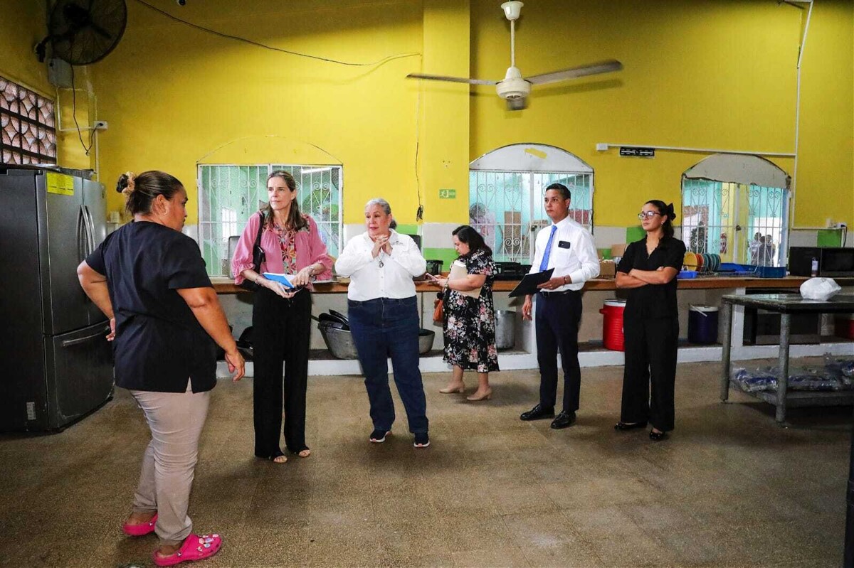 SENNIAF负责人和UNICEF突击检查托库门收容所