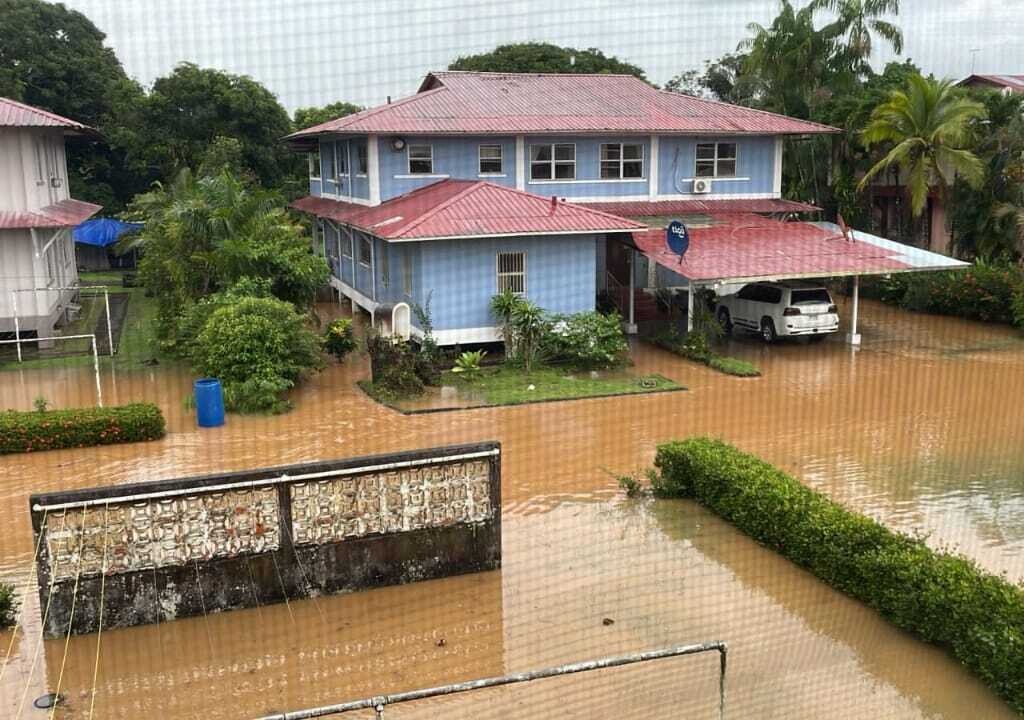 Heavy Rain in Colón Causes Flooding and Traffic Chaos