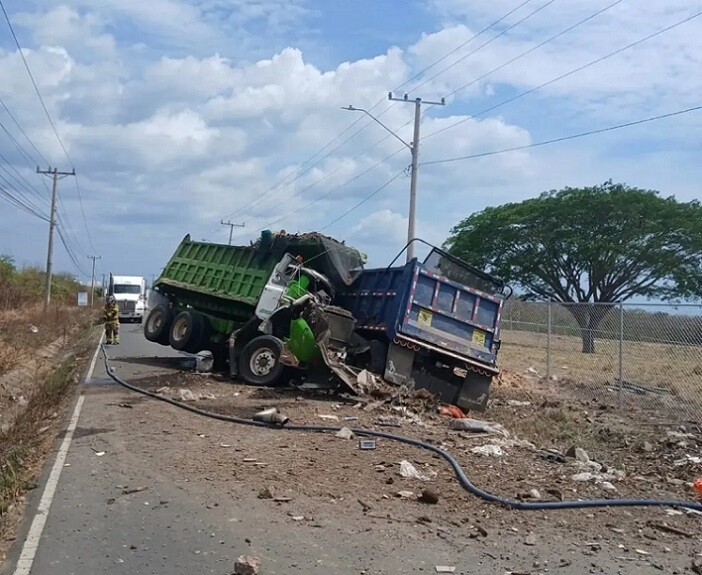 Two Die in Dump Truck Collision in Panama