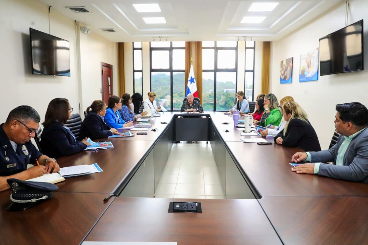 Mides de Panama refuerza protección para niños vulnerables