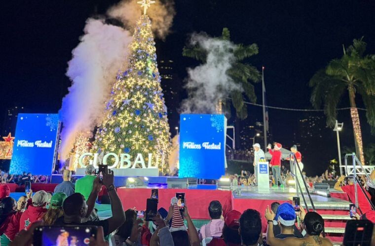 Panama Lights Up Its Christmas Tree