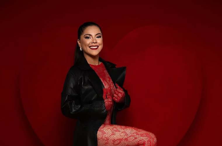 Доралис Мела защищает свой стиль от критики