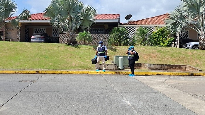 Masked Men Rob Asian Family in Panama