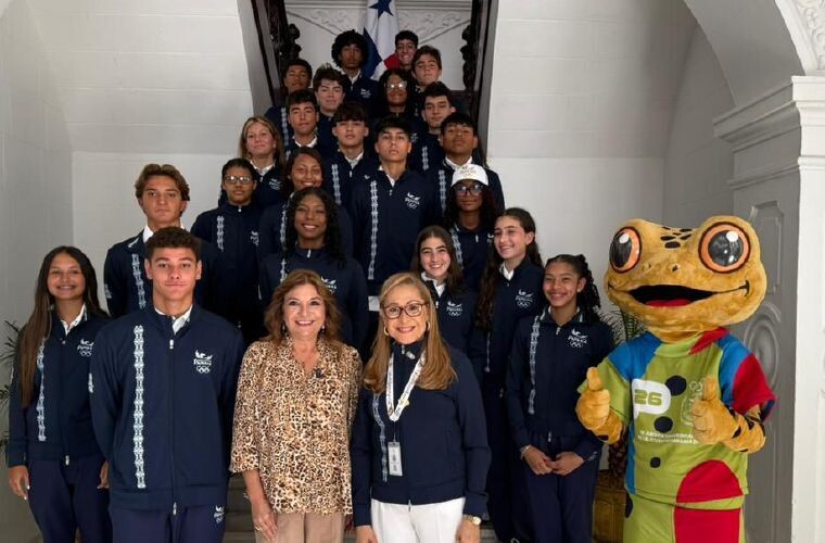 巴拿马总统府迎接青年运动会运动员