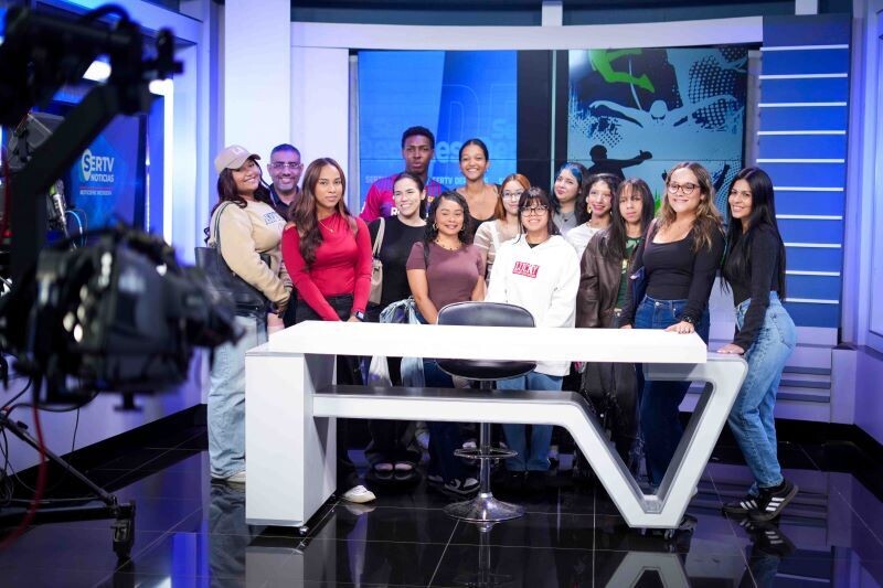 UIP Students Explore SERTV's Multiplatform Operations