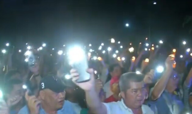 巴拿马华人社区在观景台被拆除后举行守夜抗议