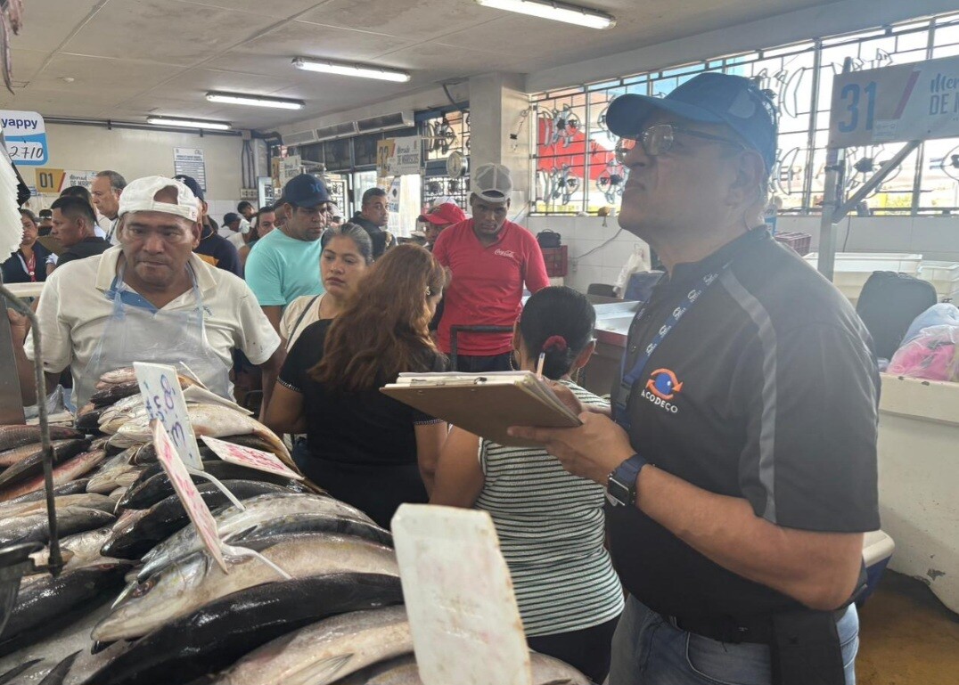 Acodeco Inspects Scales and Prices for Seafood in Panama