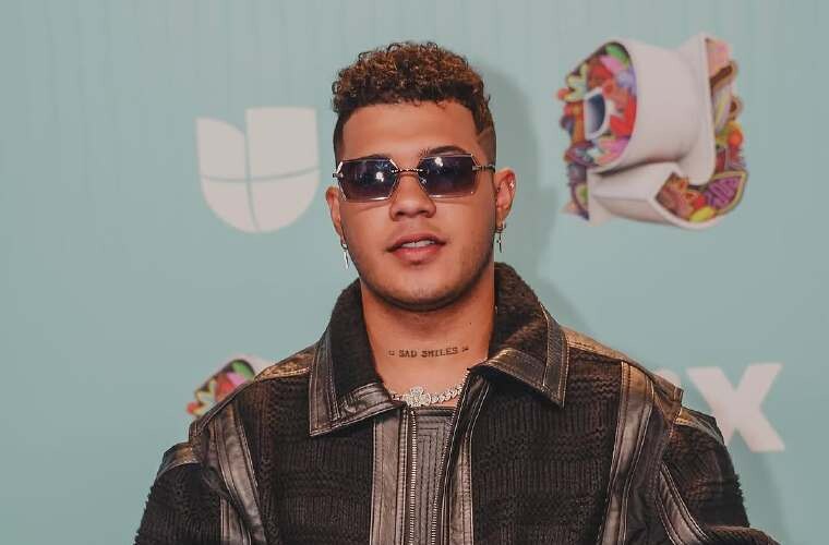 Панамский исполнитель Боза продлил контракт с Sony Music