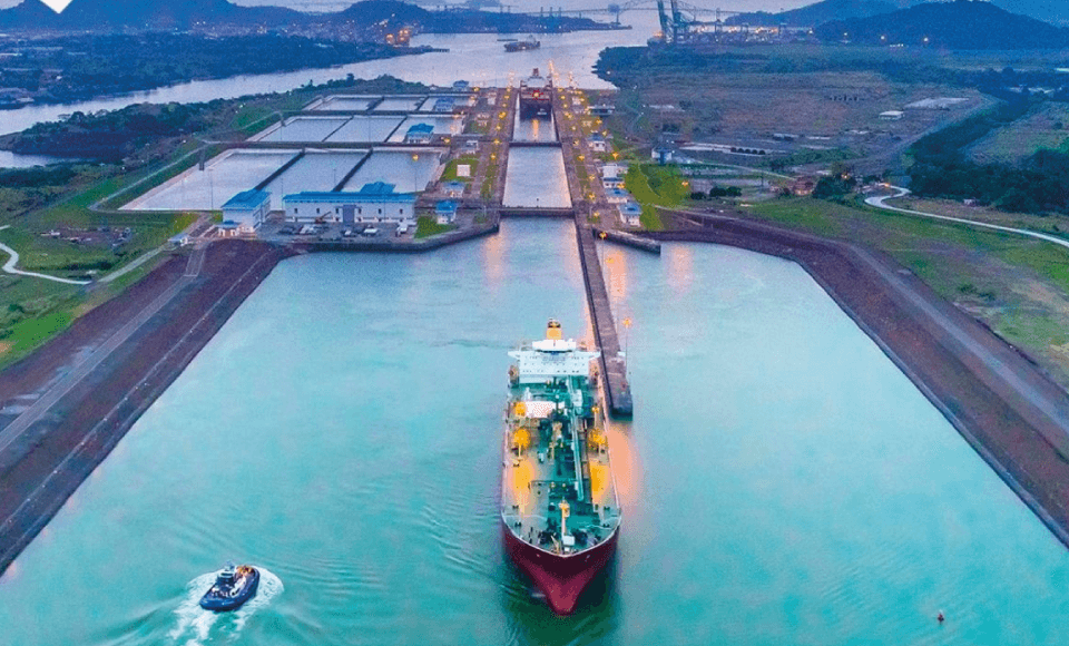 Blockade in the Strait of Hormuz could bring more ships to the Panama Canal