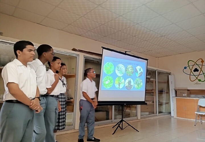 Students present recommendations for the care of an artificial lake
