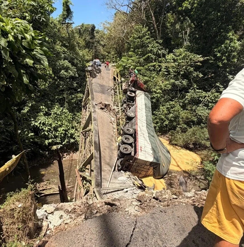 Bridge Collapse in Capira Cuts Off Community