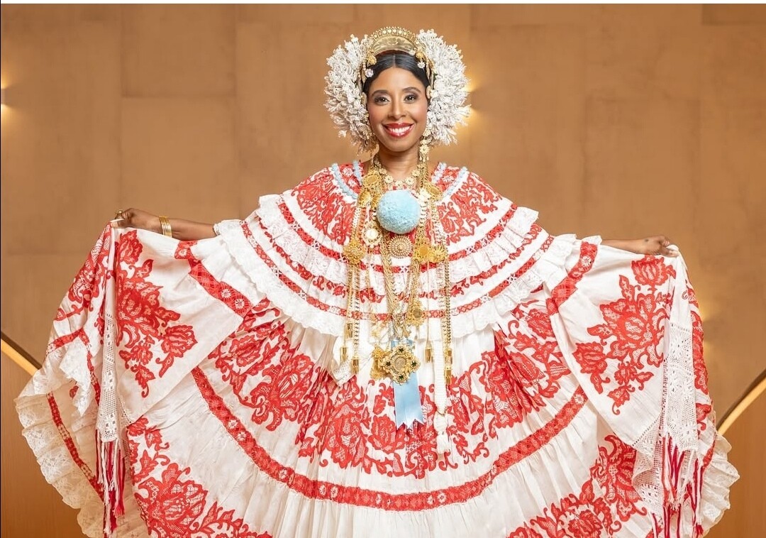 Lilly Goodman исполнила свою мечту примерить панамский полльеру