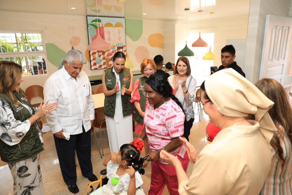 Президент Панамы открыл новые дома для уязвимых детей