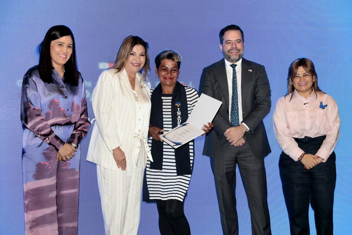 Over a thousand Panamanians graduate from 'Capacítate en tu Barrio' program