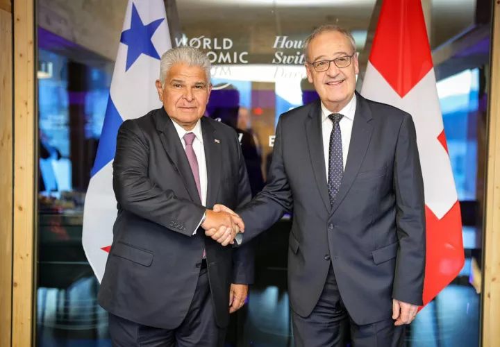 El presidente de Panamá, Mulino, abre las puertas a una reunión comercial global con Suiza y Singapur