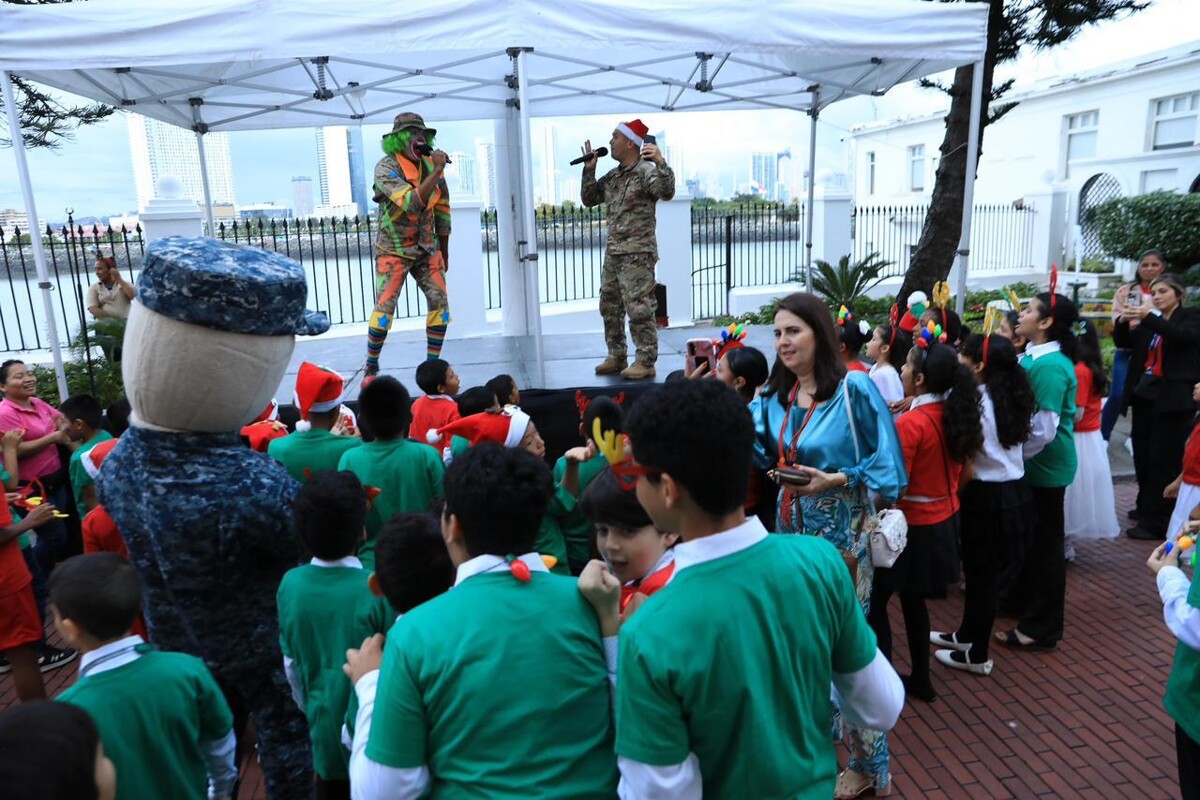 Presidency of Panama Lights Up for Christmas