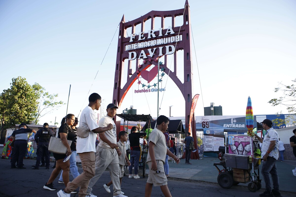 Woman from Chiriquí wins land plot at David Fair