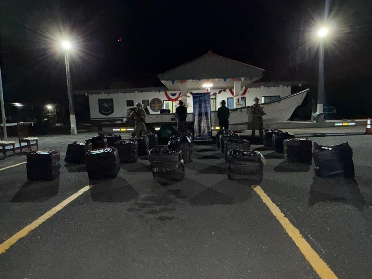 Panamanian Naval Forces Intercept 600 Drug Packages
