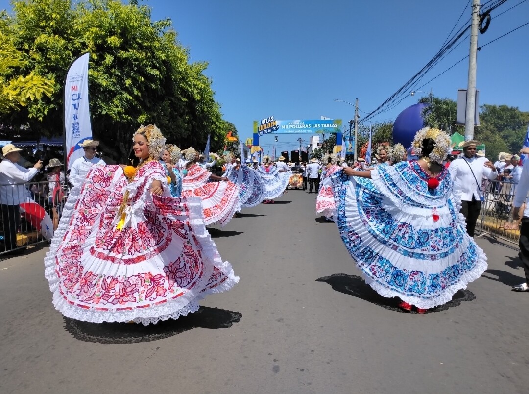 Parade of a Thousand Polleras Draws Thousands in Las Tablas