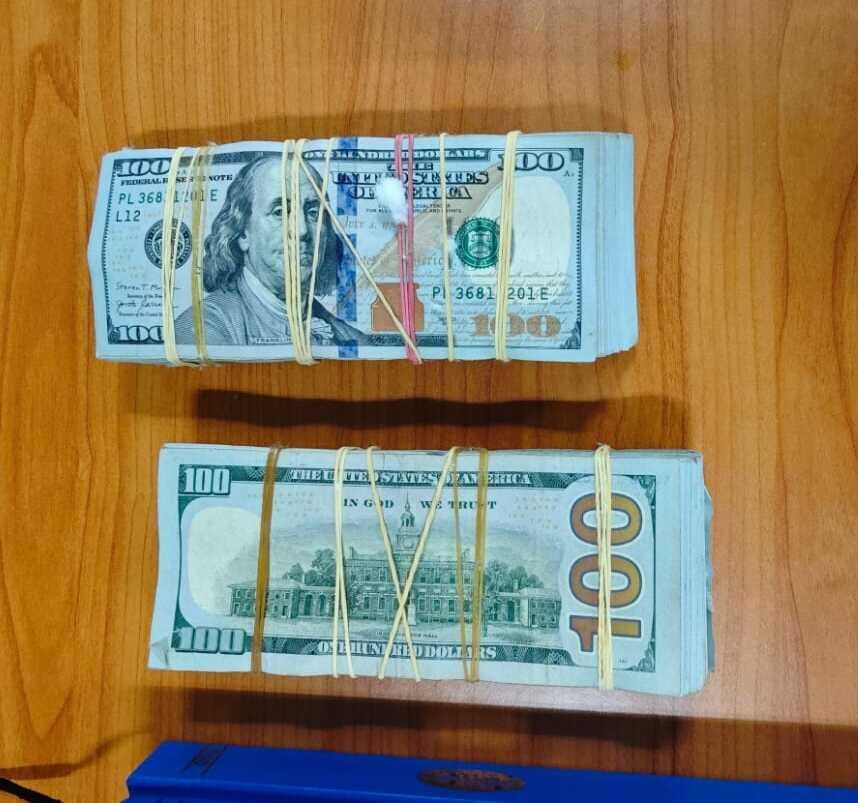 50 Thousand Dollars Undeclared Seized from Two Passengers at Panama Airport