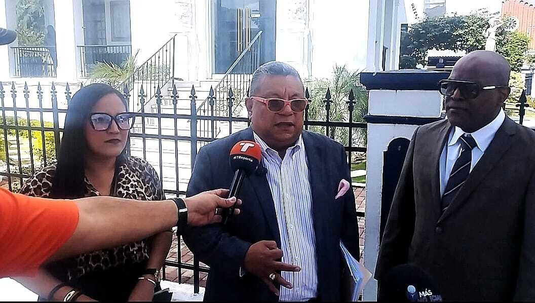 对巴拿马政府部长提出刑事申诉