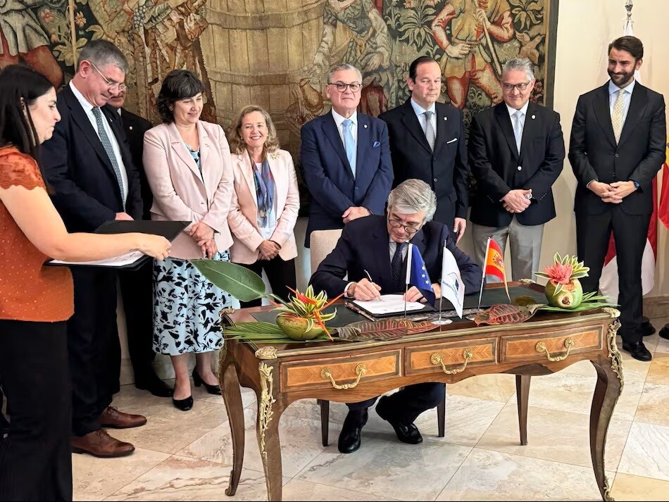 EIB and Naturgy Sign $300M Loan to Modernize Panama's Electricity Grids