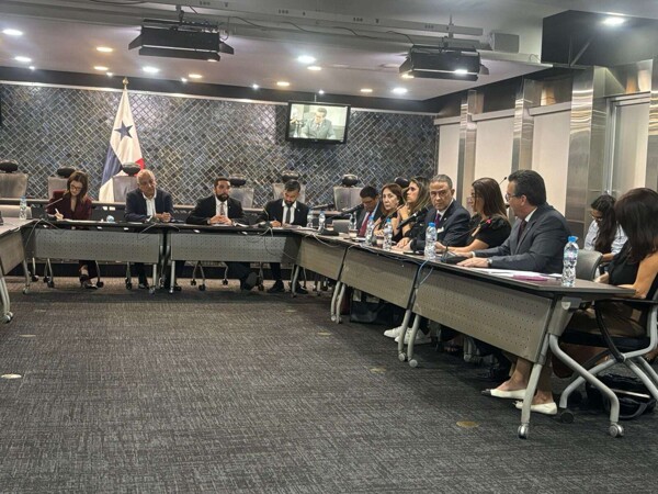 是时候实现透明并思考巴拿马的未来了