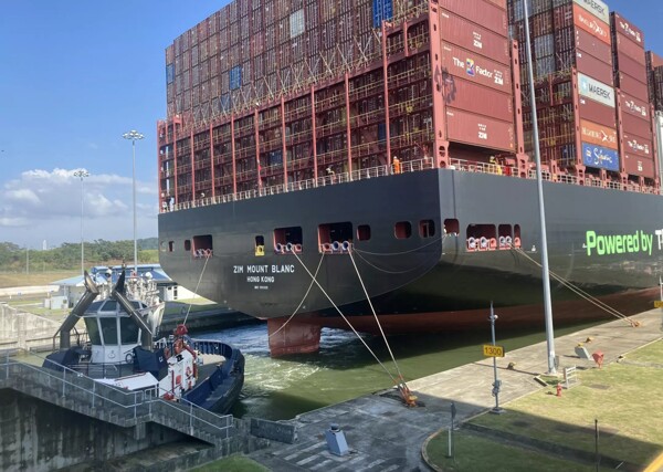 How Gigantic Ships Cross the Panama Canal