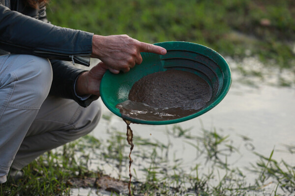 黄金：昂贵、需求旺盛且污染环境？
