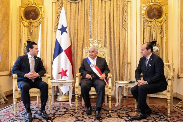 New Ambassadors Present Credentials in Panama