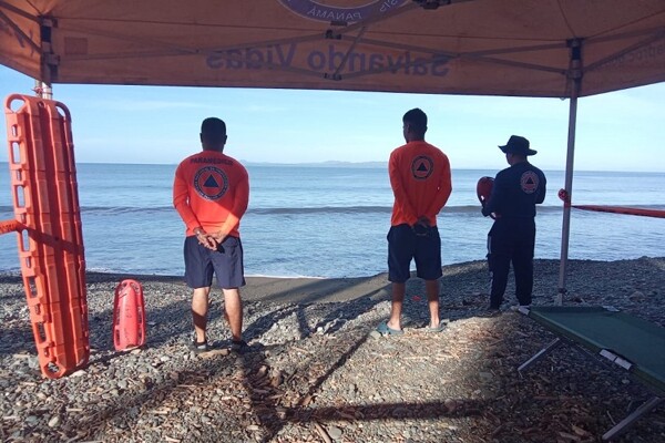 Thousands of Panamanians Visit Beaches During Weekend