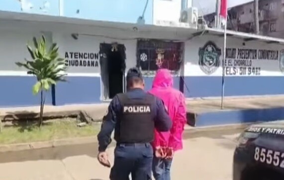 Armed suspects captured after fleeing on motorcycle in Panama