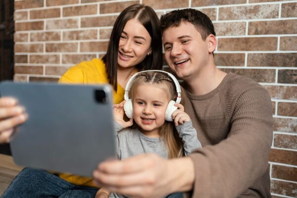 Digital Home Security: 99% of Latin American Families Now Communicate Online