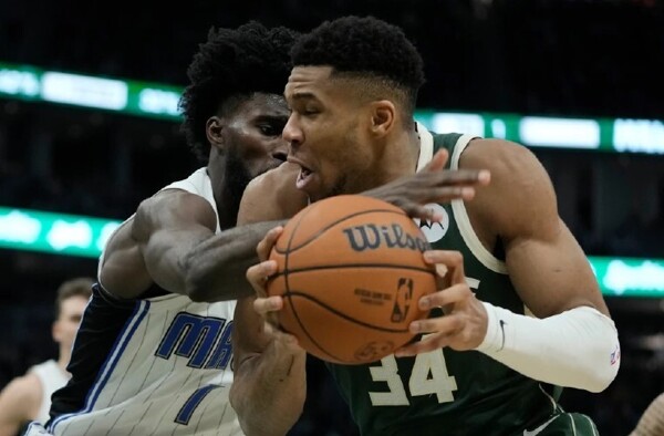 Giannis Antetokounmpo se queda en Milwaukee