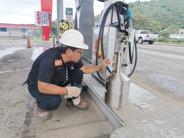 Acodeco reviews gas pumps to avoid overcharging