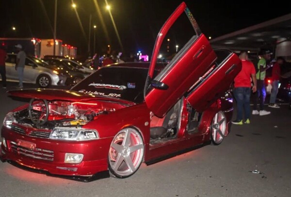 Requests for operations to stop illegal street racing