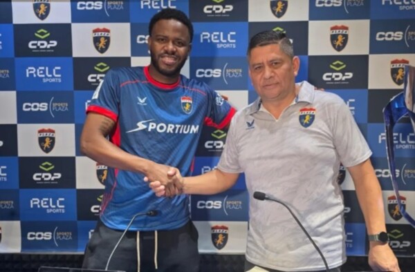 Plaza Amador Signs Freddy Góndola