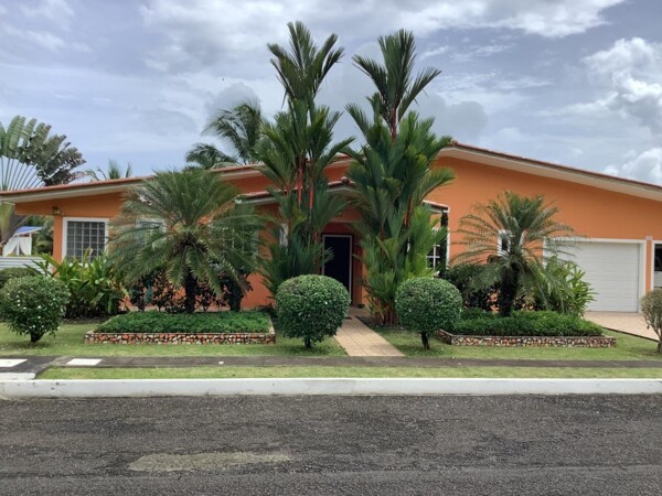 Gorgeous, well-maintained single-story house in San Marino Oceanfront