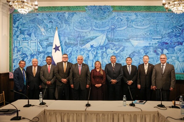 Panama's President Meets with Deputies to Discuss Key Projects
