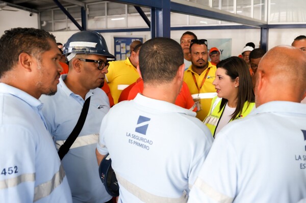 Minister of Labor meets with port workers and guarantees job stability in Balboa and Cristóbal