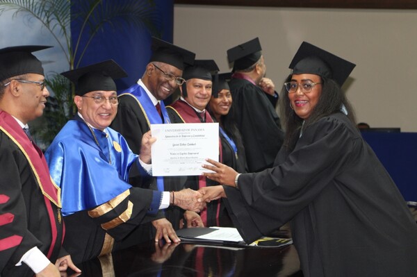 Inmates Receive Diplomas from the University of Panama
