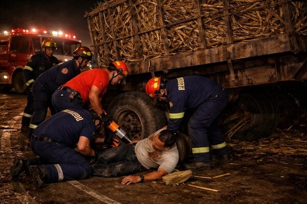 Worker Trapped Under Sugarcane Wagon for Five Hours in Panama