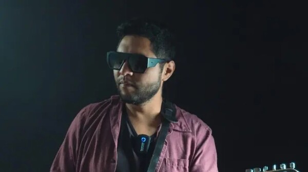 Panamanian Singer Records Rock Opera on His Phone