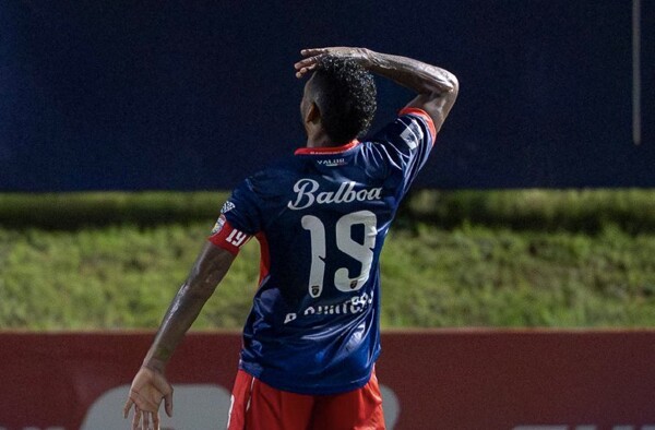 普拉萨阿马多尔和乌尼翁科克莱领跑LPF闭幕赛