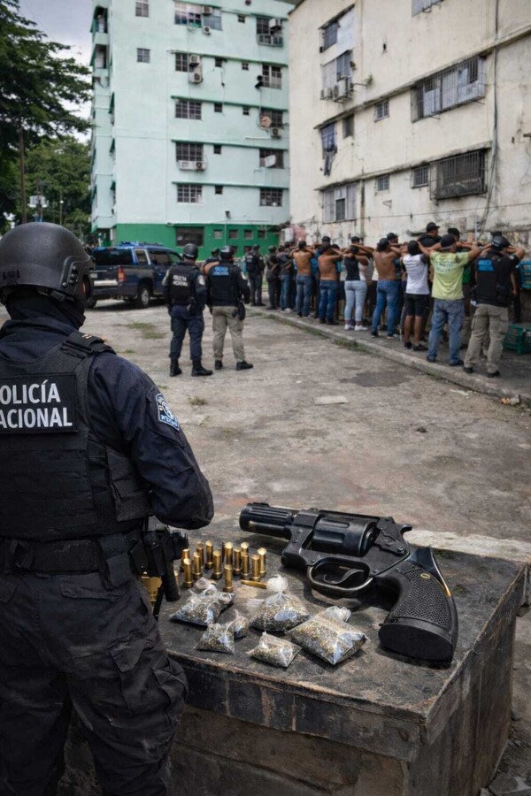 Panama Police Arrest 40 at Illegal Party After Armed Resistance