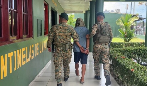 巴拿马：边境局逮捕涉嫌系列抢劫案的男子