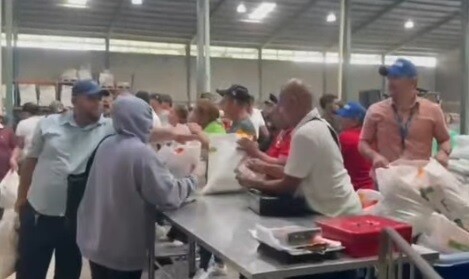 Coclé Christmas Markets: People Up Before the Rooster