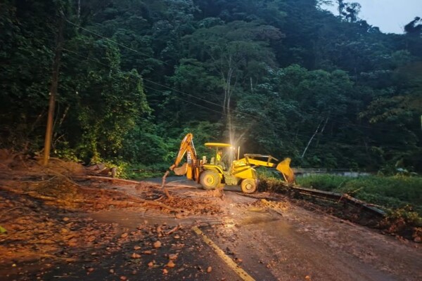 MOP Conducts Cleanup Operations in Bocas del Toro Province