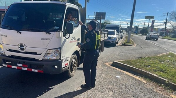 超过3.1万辆车辆驶往巴拿马内陆