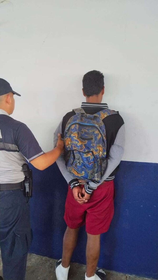 巴拿马警察在卫生部大楼逮捕抢劫和非法剥夺自由嫌疑人